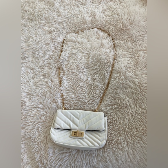 Forever 21 Handbags - Forever 21 White Quilted Crossbody Bag with Gold Chain